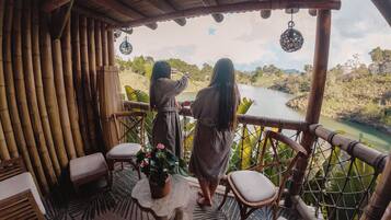 Couples treatment room(s), hot tub, hot springs/mineral springs