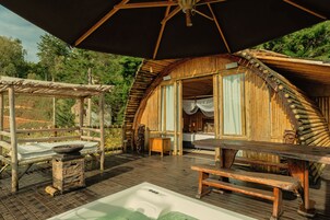 Bamboo Palace Supreme | Jetted tub