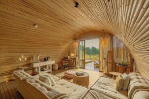Bamboo Palace Romance | Living area