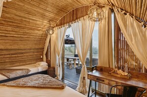 Bamboo Palace Supreme | Lake view