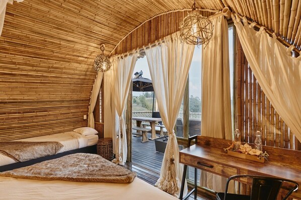 Bamboo Palace Supreme | Lake view