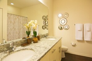 Apartment | Bathroom - Cozy for Family Vacation Wl8988 (Kissimmee)