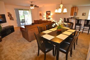 Villa | Cucina privata | Frigorifero, microonde, forno, lavastoviglie