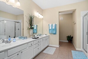 Condo | Bathroom | Towels