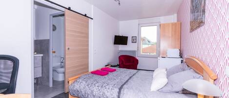 1 dormitori, roba de llit hipoal·lergògena, escriptori i wifi