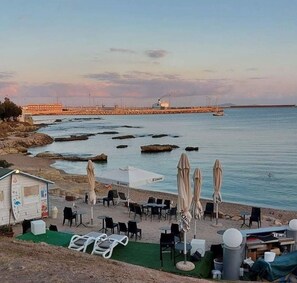 Outdoor dining - Vacation apartment in Porto Torres very close to the sea (Porto Torres)
