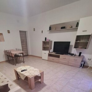 Smart TV, DVD player, stereo