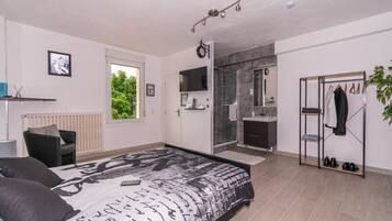 1 bedroom, desk, free WiFi, bed sheets