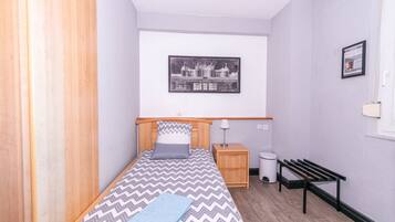 1 bedroom, desk, free WiFi, bed sheets