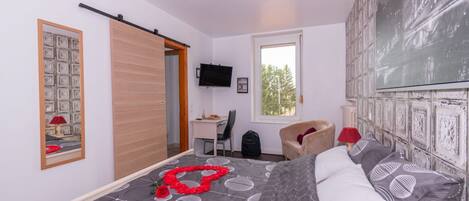 1 chambre, bureau, Wi-Fi gratuit, draps fournis