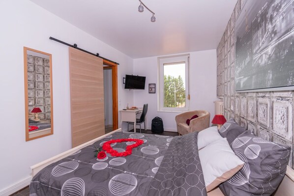 1 makuuhuone, työpöytä, ilmainen Wi-Fi, vuodevaatteet