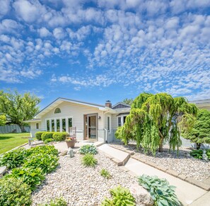 Exterior - CountryEstate minutes away from South Haven. New lifted children's playhouse '26 (Bangor)