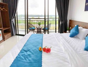 1 bedroom, in-room safe, desk, iron/ironing board