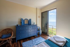 1 chambre, fer et planche à repasser, lit de bébé portatif, Wi-Fi