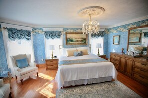 Royal Blue King Suite | Bathroom | Hair dryer, towels