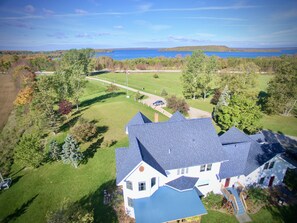 Lake view - Twin Peaks Bed & Breakfast (Central Manitoulin)