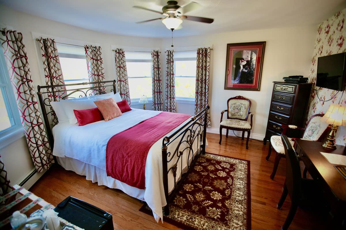 Deluxe Double Room, Ensuite, Lake View (The Crimson Rose Room) | Pillow-top beds, individually decorated, individually furnished, desk