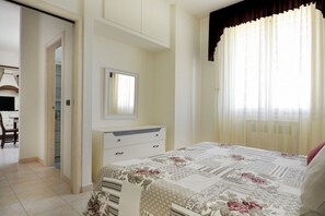 1 camera, ferro/asse da stiro, Wi-Fi, lenzuola