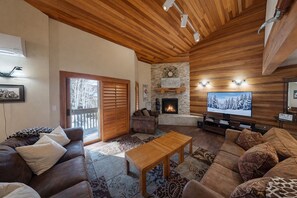 Fireplace, books, stereo