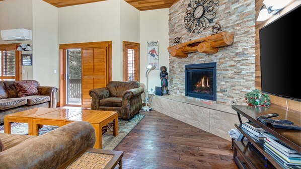 Fireplace, books, stereo