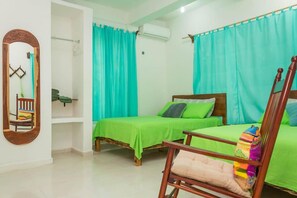 Decoración personalizada, muebles diferentes y wifi gratis 