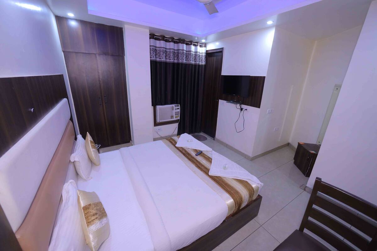 Luxury Room | Living room