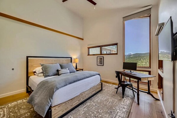 4 bedrooms, desk, iron/ironing board, travel crib
