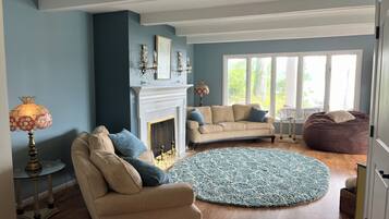 Télévision, cheminée