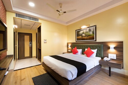 Capital O 18788 Phoenix Hotel & Resort