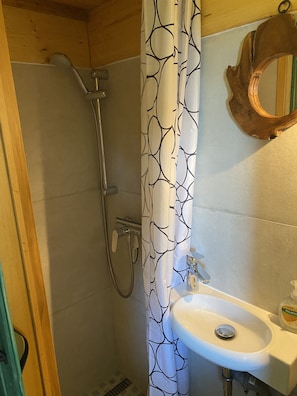 Shower, hair dryer, towels, toilet paper - Tree house  close to Chalet  Slovenia Alps (Cerklje na Gorenjskem)