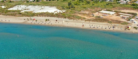 På stranden