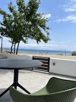 Apartamento standard, 1 cama Queen, vista para a praia | Terraço/pátio