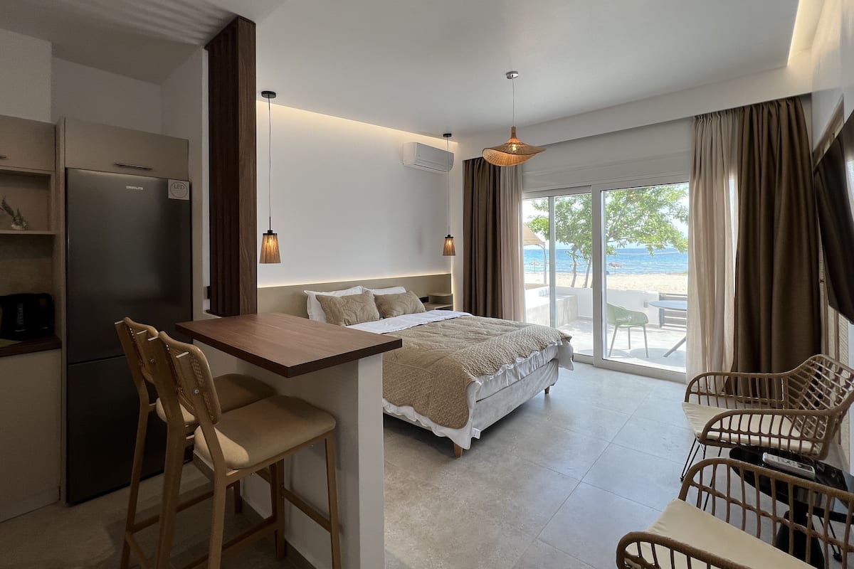 Standard Apartment, 1 Queen Bed, Beach View | 1 bedroom, iron/ironing board, free WiFi, bed sheets