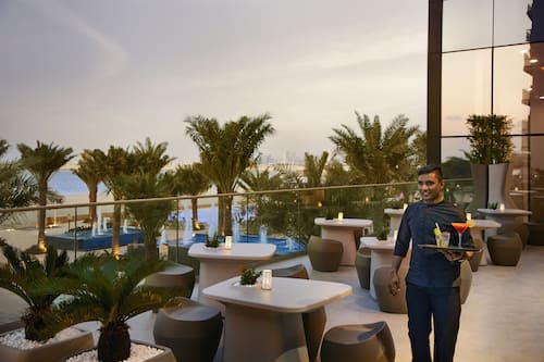 6 bars/lounges, 2 swim-up bars, 2 poolside bars