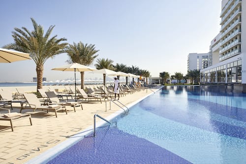3 outdoor pools, pool umbrellas, pool loungers