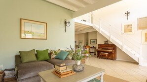 Living room - Guinea Fowl House (Cape Town)