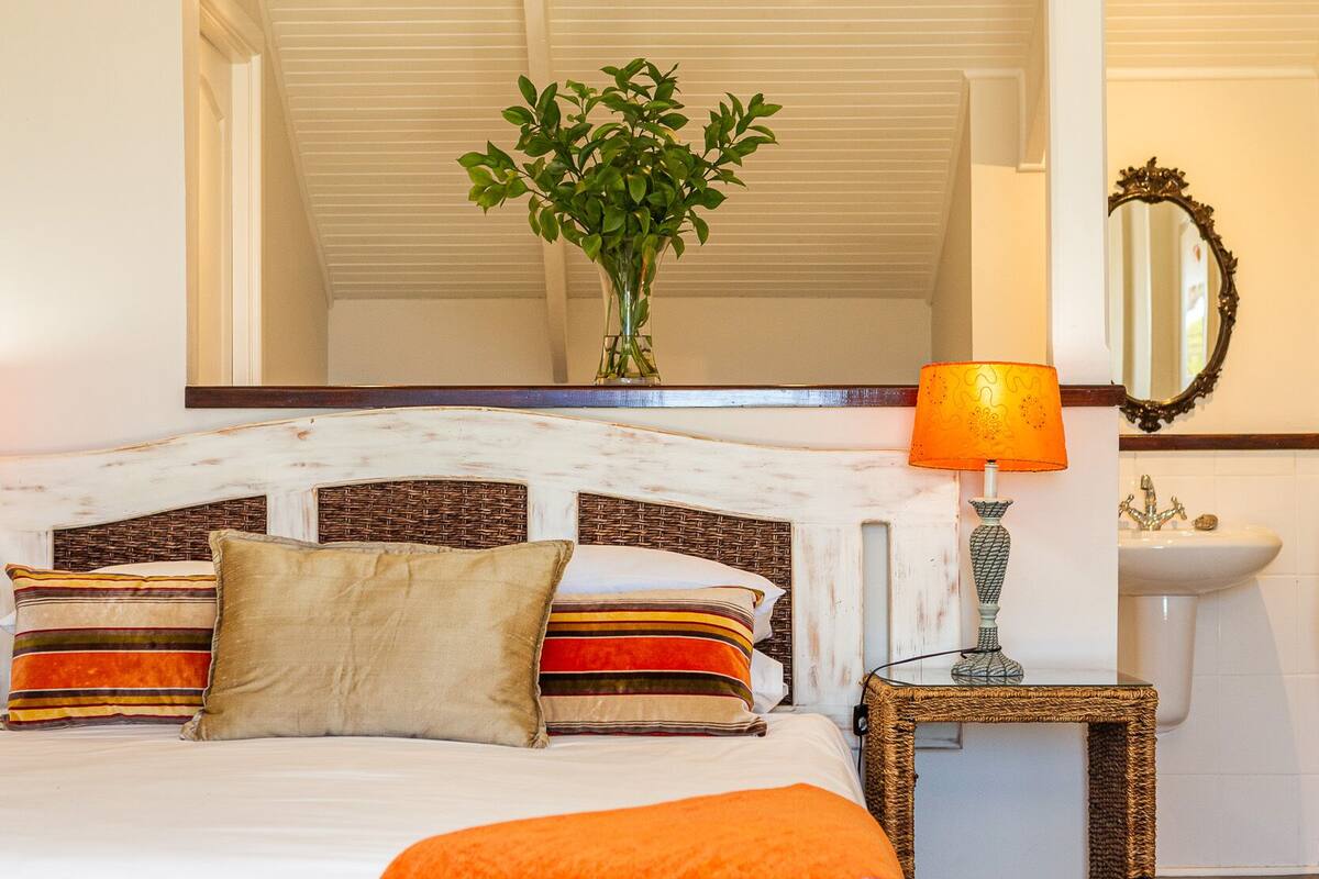 Habitación (Sunrise) | Escritorio, wifi gratis, decoración individual y ropa de cama