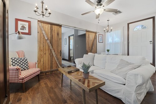 COZY COTTAGE-HISTORIC ROCKLEDGE-WALK TO RIVER