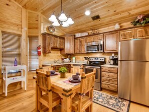 Private kitchen - River Getaway #2326 (Pigeon Forge)