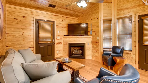 House, 1 King Bed with Sofa bed (River Getaway #2326) | Living area - River Getaway #2326 (Pigeon Forge)