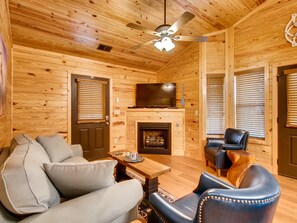 Ferienhaus, 1 King-Bett und Schlafsofa (River Getaway #2326) | Wohnbereich