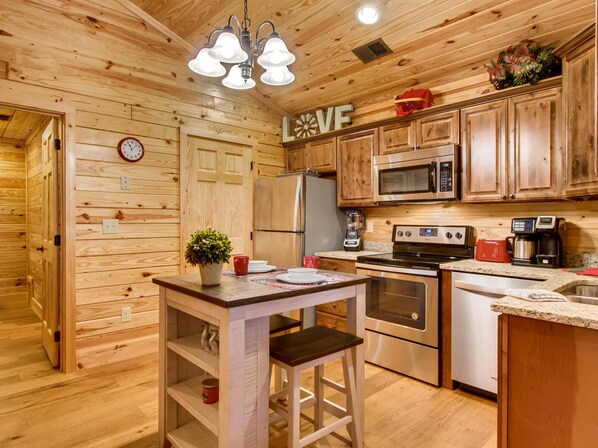 House, 1 King Bed with Sofa bed (River Romance #2328) | Private kitchen | Fridge, microwave, stovetop, dishwasher