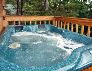 House, 1 King Bed with Sofa bed (Wild Thing #1525) | Outdoor spa tub - Wild Thing #1525 (Gatlinburg)