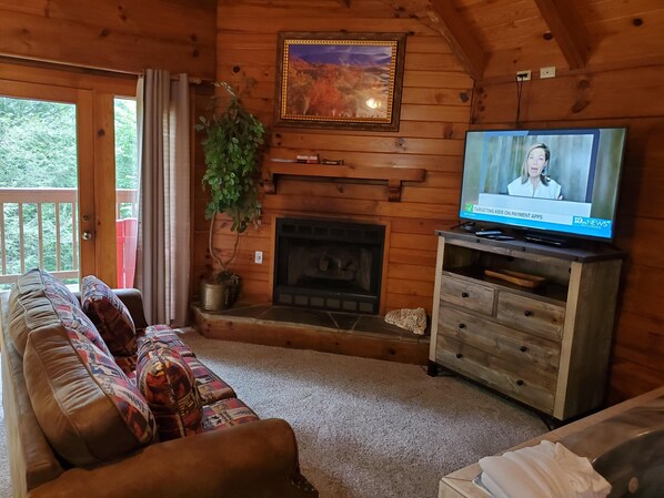 Living area - Wild Thing #1525 (Gatlinburg)