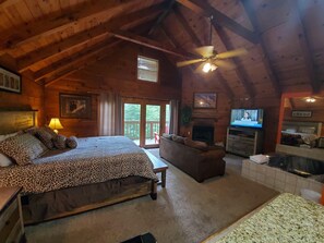 House, 1 King Bed with Sofa bed (Wild Thing #1525)