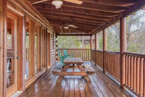House, Multiple Beds (Sugar Bear #268) | Outdoor dining