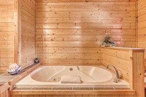 House, Multiple Beds (Sugar Bear #268) | Bathroom | Towels