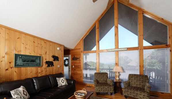 Casa, varias camas (Sun-Sational View #245) | Área de sala de estar