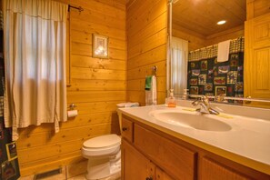 House, Multiple Beds (Skinny Dippin' #261) | Bathroom | Towels - Skinny Dippin' #261 (Pigeon Forge)