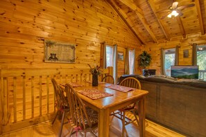 Huis, meerdere bedden (Creekside Retreat #208) | Interieur